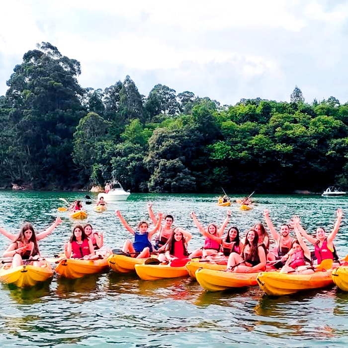actividad extra de kayak grupos escolares y surf camps