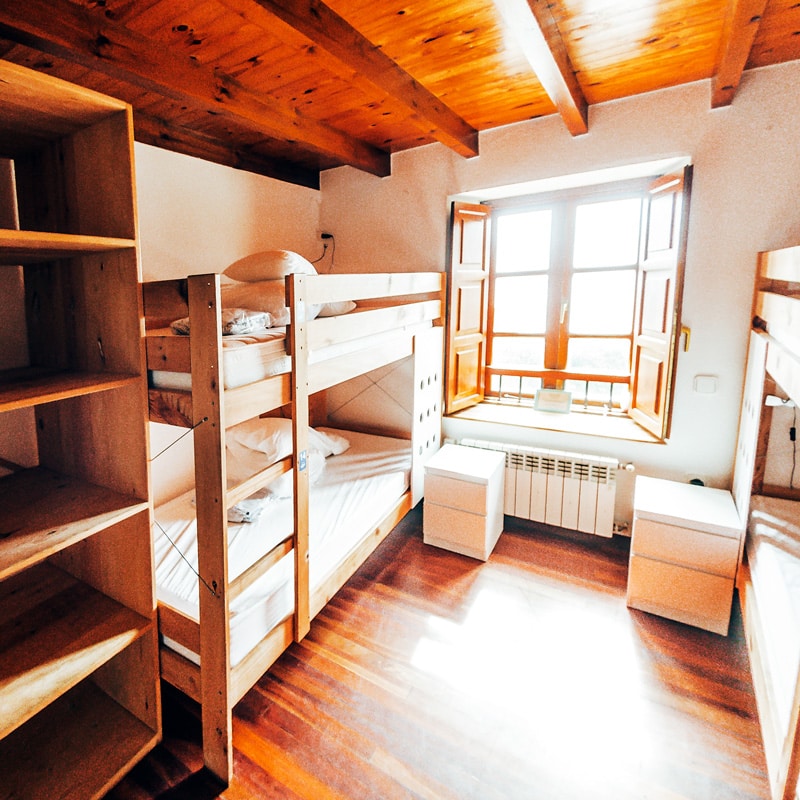 habitacion con literas de la curva surf house