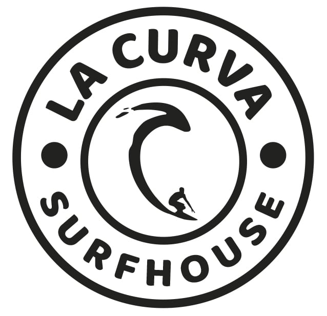 logotipo la curva surf house loredo