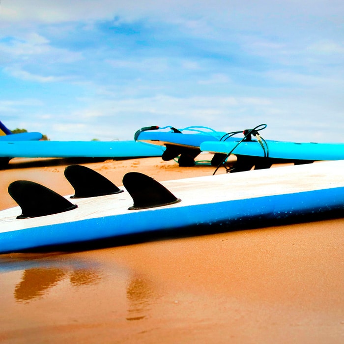 Imagen de tablas de surf en uno de nuestros cursos de surf en Cantabria - La Curva